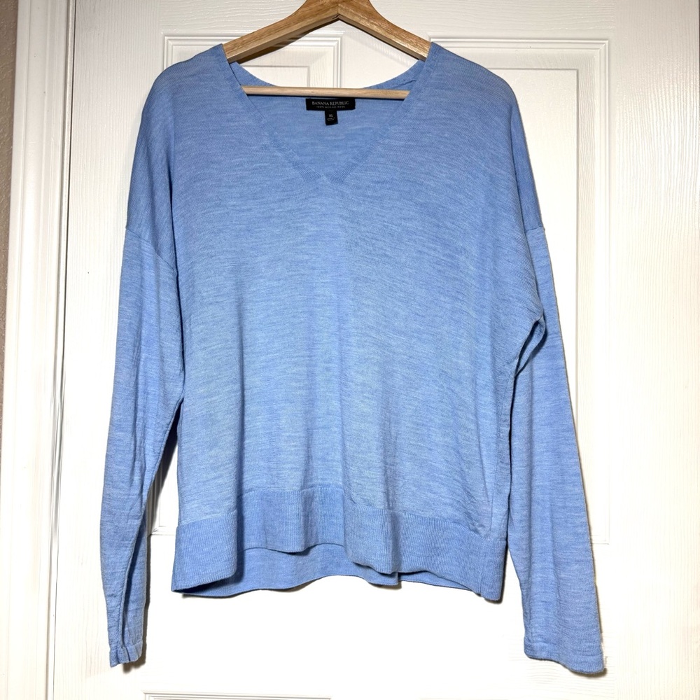 Banana Republic 100% Merino Wool Light Blue V-Neck Light Weight Sweater Sz XL